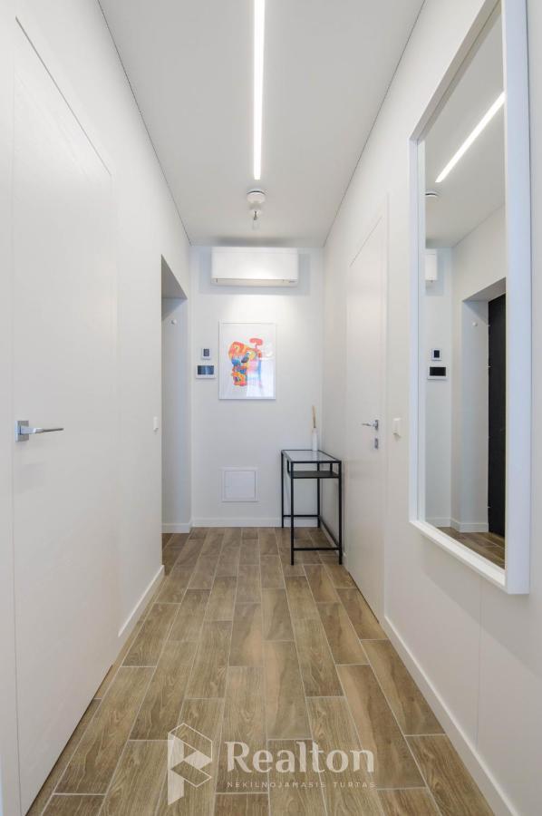 Happy Inn Egle, Self Check-In-24-7, A-C, Parking-In-The-Underground-Garage VNO Exteriér fotografie
